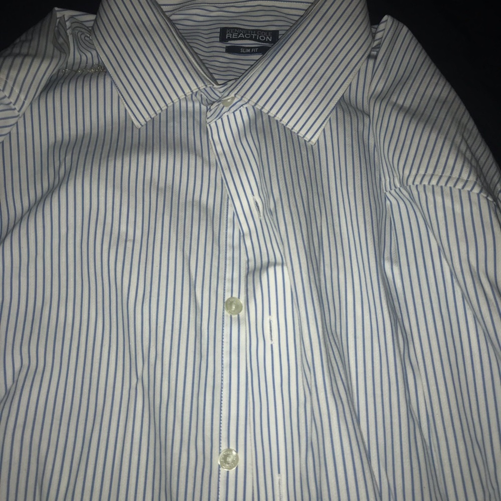 Like New Kenneth Cole Reaction L/S Slim Fit.